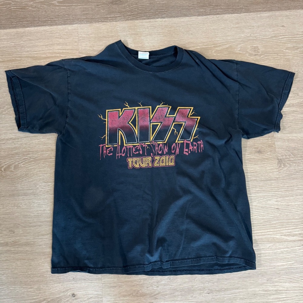 Gildan KISS T-Shirt Mens XL Black Hottest Show On Earth Tour 2010 Band Tee